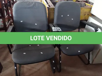 LOTE 469 - 02 CADEIRAS DE ESCRITÓRIO COM BASES FIXAS. (NO ESTADO) ATENÇÃO! FAZER A VISITAÇÃO ANTES DE ARREMATAR, NÃO SABEMOS SE FUNCIONA. LEILÃO NÃO TEM GARANTIA E NEM DEVOLUÇÃO, SUJEITO A POSSÍVEIS AVARIAS VISÍVEIS/OCULTAS E/OU AUSÊNCIA DE COMPONENTES.