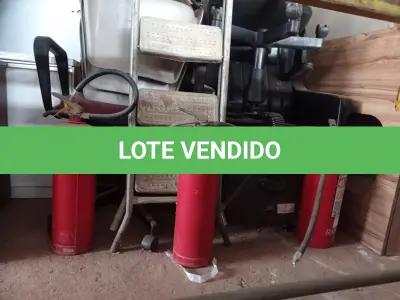 LOTE 470 - 01 PAINEL EM MADEIRA, 01 ESCADA, 03 EXTINTORES E VÁRIAS CADEIRAS MARCAS E MODELOS DIVERSOS. (NO ESTADO) ATENÇÃO! FAZER A VISITAÇÃO ANTES DE ARREMATAR, NÃO SABEMOS SE FUNCIONA. LEILÃO NÃO TEM GARANTIA E NEM DEVOLUÇÃO, SUJEITO A POSSÍVEIS AVARIAS VISÍVEIS/OCULTAS E/OU AUSÊNCIA DE COMPONENTES.