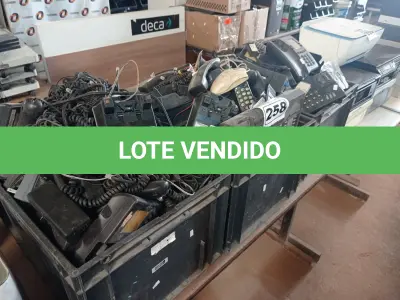 LOTE 258 - 03 CAIXAS COM VÁRIOS APARELHOS DE TELEFONE E ELETRÔNICOS DIVERSOS. (NO ESTADO) ATENÇÃO! FAZER A VISITAÇÃO ANTES DE ARREMATAR, NÃO SABEMOS SE FUNCIONA. LEILÃO NÃO TEM GARANTIA E NEM DEVOLUÇÃO, SUJEITO A POSSÍVEIS AVARIAS VISÍVEIS/OCULTAS E/OU AUSÊNCIA DE COMPONENTES.