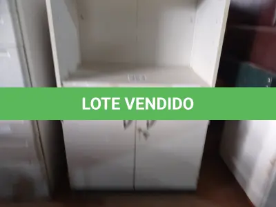 LOTE 464 - 01 ARMÁRIO EM MADEIRA COM 02 PORTAS E 02 PRATELEIRAS. (NO ESTADO) ATENÇÃO! FAZER A VISITAÇÃO ANTES DE ARREMATAR, NÃO SABEMOS SE FUNCIONA. LEILÃO NÃO TEM GARANTIA E NEM DEVOLUÇÃO, SUJEITO A POSSÍVEIS AVARIAS VISÍVEIS/OCULTAS E/OU AUSÊNCIA DE COMPONENTES.