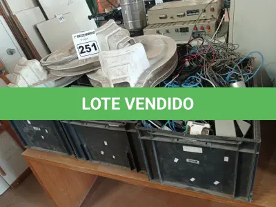 LOTE 251 - 03 CAIXAS COM MATERIAIS DIVERSOS. (NO ESTADO) ATENÇÃO! FAZER A VISITAÇÃO ANTES DE ARREMATAR, NÃO SABEMOS SE FUNCIONA. LEILÃO NÃO TEM GARANTIA E NEM DEVOLUÇÃO, SUJEITO A POSSÍVEIS AVARIAS VISÍVEIS/OCULTAS E/OU AUSÊNCIA DE COMPONENTES.