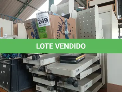 LOTE 249 - 01 LOTE COM VÁRIOS SUPORTES PARA CPU E DVD’S DIVERSOS. (NO ESTADO) ATENÇÃO! FAZER A VISITAÇÃO ANTES DE ARREMATAR, NÃO SABEMOS SE FUNCIONA. LEILÃO NÃO TEM GARANTIA E NEM DEVOLUÇÃO, SUJEITO A POSSÍVEIS AVARIAS VISÍVEIS/OCULTAS E/OU AUSÊNCIA DE COMPONENTES.