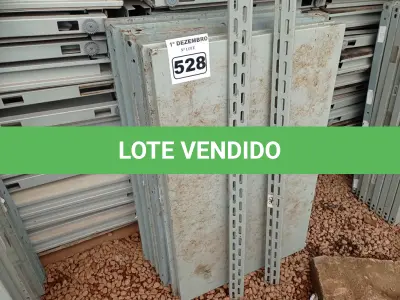 LOTE 528 - 01 ESTANTE DE AÇO COM 07 PRATELEIRAS. (NO ESTADO) ATENÇÃO! FAZER A VISITAÇÃO ANTES DE ARREMATAR, NÃO SABEMOS SE FUNCIONA. LEILÃO NÃO TEM GARANTIA E NEM DEVOLUÇÃO, SUJEITO A POSSÍVEIS AVARIAS VISÍVEIS/OCULTAS E/OU AUSÊNCIA DE COMPONENTES.