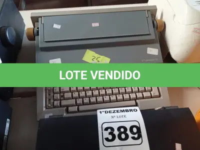 LOTE 389 - 01 MÁQUINA DE ESCREVER OLIVETTI PERSONAL 55 E 01 TOCA DISCOS AVANTI. (NO ESTADO) ATENÇÃO! FAZER A VISITAÇÃO ANTES DE ARREMATAR, NÃO SABEMOS SE FUNCIONA. LEILÃO NÃO TEM GARANTIA E NEM DEVOLUÇÃO, SUJEITO A POSSÍVEIS AVARIAS VISÍVEIS/OCULTAS E/OU AUSÊNCIA DE COMPONENTES.