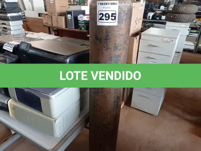 LOTE 295 - 01 CILINDRO. (NO ESTADO) ATENÇÃO! FAZER A VISITAÇÃO ANTES DE ARREMATAR, NÃO SABEMOS SE FUNCIONA. LEILÃO NÃO TEM GARANTIA E NEM DEVOLUÇÃO, SUJEITO A POSSÍVEIS AVARIAS VISÍVEIS/OCULTAS E/OU AUSÊNCIA DE COMPONENTES.