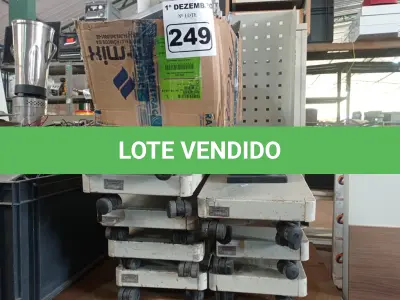 LOTE 249 - 01 LOTE COM VÁRIOS SUPORTES PARA CPU E DVD’S DIVERSOS. (NO ESTADO) ATENÇÃO! FAZER A VISITAÇÃO ANTES DE ARREMATAR, NÃO SABEMOS SE FUNCIONA. LEILÃO NÃO TEM GARANTIA E NEM DEVOLUÇÃO, SUJEITO A POSSÍVEIS AVARIAS VISÍVEIS/OCULTAS E/OU AUSÊNCIA DE COMPONENTES.