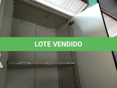 LOTE 511 - 01 ARMÁRIO ALTO EM MADEIRA. (NO ESTADO) ATENÇÃO! FAZER A VISITAÇÃO ANTES DE ARREMATAR, NÃO SABEMOS SE FUNCIONA. LEILÃO NÃO TEM GARANTIA E NEM DEVOLUÇÃO, SUJEITO A POSSÍVEIS AVARIAS VISÍVEIS/OCULTAS E/OU AUSÊNCIA DE COMPONENTES.
