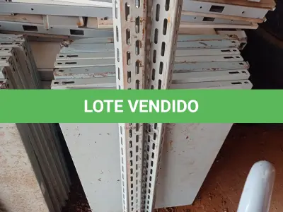 LOTE 524 - 01 ESTANTE DE AÇO COM 07 PRATELEIRAS. (NO ESTADO) ATENÇÃO! FAZER A VISITAÇÃO ANTES DE ARREMATAR, NÃO SABEMOS SE FUNCIONA. LEILÃO NÃO TEM GARANTIA E NEM DEVOLUÇÃO, SUJEITO A POSSÍVEIS AVARIAS VISÍVEIS/OCULTAS E/OU AUSÊNCIA DE COMPONENTES.