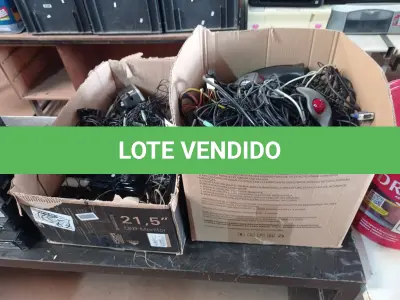 LOTE 303 - 01 LOTE COM VÁRIOS MOUSES E CAIXINHAS DE SOM PARA PC MARCAS E MODELOS DIVERSOS. (NO ESTADO) ATENÇÃO! FAZER A VISITAÇÃO ANTES DE ARREMATAR, NÃO SABEMOS SE FUNCIONA. LEILÃO NÃO TEM GARANTIA E NEM DEVOLUÇÃO, SUJEITO A POSSÍVEIS AVARIAS VISÍVEIS/OCULTAS E/OU AUSÊNCIA DE COMPONENTES.