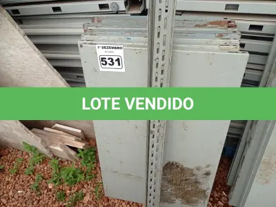 LOTE 531 - 01 ESTANTE DE AÇO COM 08 PRATELEIRAS. (NO ESTADO) ATENÇÃO! FAZER A VISITAÇÃO ANTES DE ARREMATAR, NÃO SABEMOS SE FUNCIONA. LEILÃO NÃO TEM GARANTIA E NEM DEVOLUÇÃO, SUJEITO A POSSÍVEIS AVARIAS VISÍVEIS/OCULTAS E/OU AUSÊNCIA DE COMPONENTES.
