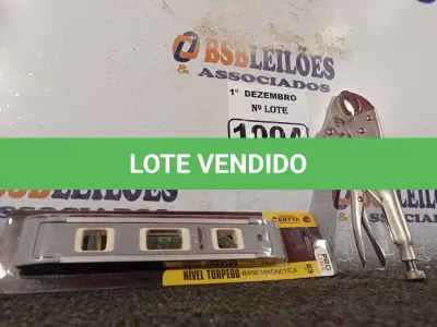 LOTE 100 - 01 NÍVEL DE MÃO E 01 ALICATE DE PRESSÃO. (NO ESTADO) ATENÇÃO! FAZER A VISITAÇÃO ANTES DE ARREMATAR, NÃO SABEMOS SE FUNCIONA. LEILÃO NÃO TEM GARANTIA E NEM DEVOLUÇÃO, SUJEITO A POSSÍVEIS AVARIAS VISÍVEIS/OCULTAS E/OU AUSÊNCIA DE COMPONENTES.