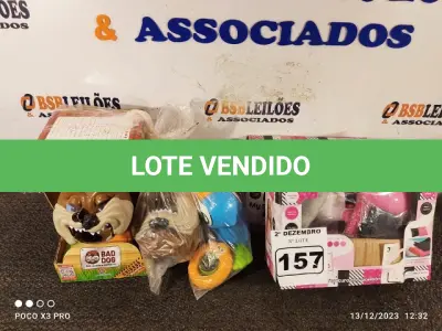 LOTE 157 - 01 LOTE COM BRINQUEDOS DIVERSOS. (NO ESTADO) ATENÇÃO! FAZER A VISITAÇÃO ANTES DE ARREMATAR, NÃO SABEMOS SE FUNCIONA. LEILÃO NÃO TEM GARANTIA E NEM DEVOLUÇÃO, SUJEITO A POSSÍVEIS AVARIAS VISÍVEIS/OCULTAS E/OU AUSÊNCIA DE COMPONENTES.