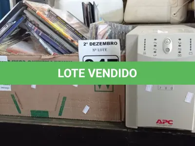 LOTE 047 - 01 NOBREAK APC 700VA E 01 CAIXA COM VÁRIOS CDS E DVD’S DE TÍTULOS DIVERSOS. (NO ESTADO) ATENÇÃO! FAZER A VISITAÇÃO ANTES DE ARREMATAR, NÃO SABEMOS SE FUNCIONA. LEILÃO NÃO TEM GARANTIA E NEM DEVOLUÇÃO, SUJEITO A POSSÍVEIS AVARIAS VISÍVEIS/OCULTAS E/OU AUSÊNCIA DE COMPONENTES.
