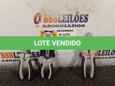 LOTE 235 - 01 ALICATE UNIVERSAL, 01 ALICATE DE BICO 6” E 01 ALICATE DE CORTE. (NO ESTADO) ATENÇÃO! FAZER A VISITAÇÃO ANTES DE ARREMATAR, NÃO SABEMOS SE FUNCIONA. LEILÃO NÃO TEM GARANTIA E NEM DEVOLUÇÃO, SUJEITO A POSSÍVEIS AVARIAS VISÍVEIS/OCULTAS E/OU AUSÊNCIA DE COMPONENTES.