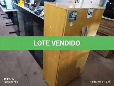 LOTE 188 - 01 ARMÁRIO BAIXO EM MADEIRA COM 02 PORTAS E 06 PRATELEIRAS. (NO ESTADO) ATENÇÃO! FAZER A VISITAÇÃO ANTES DE ARREMATAR, NÃO SABEMOS SE FUNCIONA. LEILÃO NÃO TEM GARANTIA E NEM DEVOLUÇÃO, SUJEITO A POSSÍVEIS AVARIAS VISÍVEIS/OCULTAS E/OU AUSÊNCIA DE COMPONENTES.