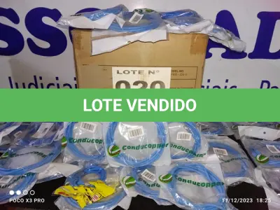 LOTE 020 - 55 - CABOS DE REDES (APROXIMADAMENTE.) (NO ESTADO, NÃO SABEMOS SE FUNCIONA. LEILÃO NÃO TEM GARANTIA E NEM DEVOLUÇÃO, SUJEITO A POSSÍVEIS AVARIAS VISÍVEIS/OCULTAS E/OU AUSÊNCIA DE COMPONENTES)