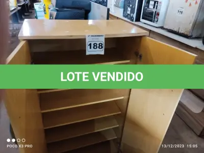 LOTE 188 - 01 ARMÁRIO BAIXO EM MADEIRA COM 02 PORTAS E 06 PRATELEIRAS. (NO ESTADO) ATENÇÃO! FAZER A VISITAÇÃO ANTES DE ARREMATAR, NÃO SABEMOS SE FUNCIONA. LEILÃO NÃO TEM GARANTIA E NEM DEVOLUÇÃO, SUJEITO A POSSÍVEIS AVARIAS VISÍVEIS/OCULTAS E/OU AUSÊNCIA DE COMPONENTES.