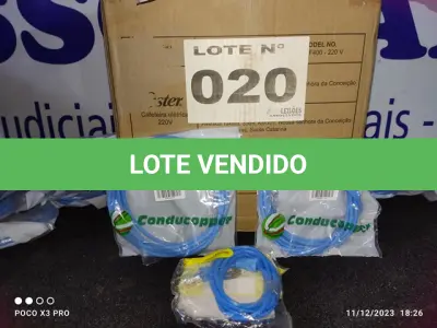 LOTE 020 - 55 - CABOS DE REDES (APROXIMADAMENTE.) (NO ESTADO, NÃO SABEMOS SE FUNCIONA. LEILÃO NÃO TEM GARANTIA E NEM DEVOLUÇÃO, SUJEITO A POSSÍVEIS AVARIAS VISÍVEIS/OCULTAS E/OU AUSÊNCIA DE COMPONENTES)