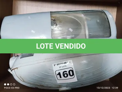 LOTE 160 - 02 LUMINÁRIAS DE PÁTIO. (NO ESTADO) ATENÇÃO! FAZER A VISITAÇÃO ANTES DE ARREMATAR, NÃO SABEMOS SE FUNCIONA. LEILÃO NÃO TEM GARANTIA E NEM DEVOLUÇÃO, SUJEITO A POSSÍVEIS AVARIAS VISÍVEIS/OCULTAS E/OU AUSÊNCIA DE COMPONENTES.