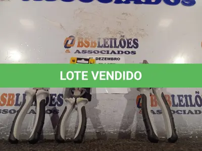 LOTE 235 - 01 ALICATE UNIVERSAL, 01 ALICATE DE BICO 6” E 01 ALICATE DE CORTE. (NO ESTADO) ATENÇÃO! FAZER A VISITAÇÃO ANTES DE ARREMATAR, NÃO SABEMOS SE FUNCIONA. LEILÃO NÃO TEM GARANTIA E NEM DEVOLUÇÃO, SUJEITO A POSSÍVEIS AVARIAS VISÍVEIS/OCULTAS E/OU AUSÊNCIA DE COMPONENTES.