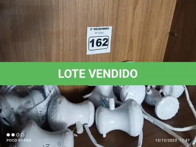 LOTE 162 - 08 CHUVEIROS ELÉTRICOS MARCAS E MODELOS DIVERSOS. (NO ESTADO) ATENÇÃO! FAZER A VISITAÇÃO ANTES DE ARREMATAR, NÃO SABEMOS SE FUNCIONA. LEILÃO NÃO TEM GARANTIA E NEM DEVOLUÇÃO, SUJEITO A POSSÍVEIS AVARIAS VISÍVEIS/OCULTAS E/OU AUSÊNCIA DE COMPONENTES.