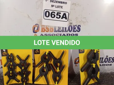 LOTE 065 - 03 KITS DE GRAMPOS DE PRESSÃO. (NO ESTADO) ATENÇÃO! FAZER A VISITAÇÃO ANTES DE ARREMATAR, NÃO SABEMOS SE FUNCIONA. LEILÃO NÃO TEM GARANTIA E NEM DEVOLUÇÃO, SUJEITO A POSSÍVEIS AVARIAS VISÍVEIS/OCULTAS E/OU AUSÊNCIA DE COMPONENTES.