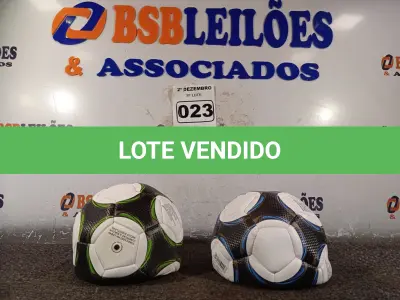 LOTE 023 - 02 BOLAS DE FUTEBOL. (NO ESTADO) ATENÇÃO! FAZER A VISITAÇÃO ANTES DE ARREMATAR, NÃO SABEMOS SE FUNCIONA. LEILÃO NÃO TEM GARANTIA E NEM DEVOLUÇÃO, SUJEITO A POSSÍVEIS AVARIAS VISÍVEIS/OCULTAS E/OU AUSÊNCIA DE COMPONENTES.