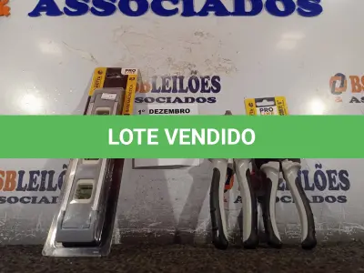 LOTE 145 - 01 NÍVEL DE MÃO, 01 ALICATE UNIVERSAL E 01 ALICATE DE CORTE 6”. (NO ESTADO) ATENÇÃO! FAZER A VISITAÇÃO ANTES DE ARREMATAR, NÃO SABEMOS SE FUNCIONA. LEILÃO NÃO TEM GARANTIA E NEM DEVOLUÇÃO, SUJEITO A POSSÍVEIS AVARIAS VISÍVEIS/OCULTAS E/OU AUSÊNCIA DE COMPONENTES.