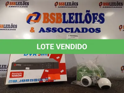 LOTE 014 - 01 DVR E 03 CÂMERAS DE SEGURANÇA. (NO ESTADO) ATENÇÃO! FAZER A VISITAÇÃO ANTES DE ARREMATAR, NÃO SABEMOS SE FUNCIONA. LEILÃO NÃO TEM GARANTIA E NEM DEVOLUÇÃO, SUJEITO A POSSÍVEIS AVARIAS VISÍVEIS/OCULTAS E/OU AUSÊNCIA DE COMPONENTES.