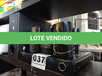 LOTE 037 - 01 DVD HOME THEATER. (NO ESTADO) ATENÇÃO! FAZER A VISITAÇÃO ANTES DE ARREMATAR, NÃO SABEMOS SE FUNCIONA. LEILÃO NÃO TEM GARANTIA E NEM DEVOLUÇÃO, SUJEITO A POSSÍVEIS AVARIAS VISÍVEIS/OCULTAS E/OU AUSÊNCIA DE COMPONENTES.