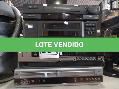 LOTE 094 - 03 VIDEOCASSETES E 01 APARELHO DE DVD MARCAS E MODELOS DIVERSOS. (NO ESTADO) ATENÇÃO! FAZER A VISITAÇÃO ANTES DE ARREMATAR, NÃO SABEMOS SE FUNCIONA. LEILÃO NÃO TEM GARANTIA E NEM DEVOLUÇÃO, SUJEITO A POSSÍVEIS AVARIAS VISÍVEIS/OCULTAS E/OU AUSÊNCIA DE COMPONENTES.