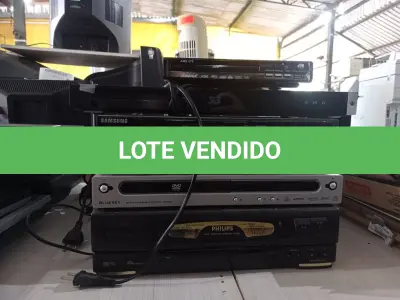 LOTE 086 - 02 VIDEOCASSETES E 10 APARELHOS DE DVD MARCAS E MODELOS DIVERSOS. (NO ESTADO) ATENÇÃO! FAZER A VISITAÇÃO ANTES DE ARREMATAR, NÃO SABEMOS SE FUNCIONA. LEILÃO NÃO TEM GARANTIA E NEM DEVOLUÇÃO, SUJEITO A POSSÍVEIS AVARIAS VISÍVEIS/OCULTAS E/OU AUSÊNCIA DE COMPONENTES.