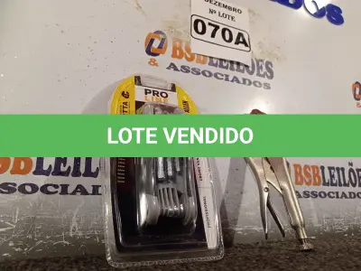 LOTE 070 - 01 KIT DE CHAVE ALLEN E 01 ALICATE DE PRESSÃO. (NO ESTADO) ATENÇÃO! FAZER A VISITAÇÃO ANTES DE ARREMATAR, NÃO SABEMOS SE FUNCIONA. LEILÃO NÃO TEM GARANTIA E NEM DEVOLUÇÃO, SUJEITO A POSSÍVEIS AVARIAS VISÍVEIS/OCULTAS E/OU AUSÊNCIA DE COMPONENTES.