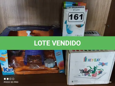 LOTE 161 - 01 LOTE COM BRINQUEDOS DIVERSOS. (NO ESTADO) ATENÇÃO! FAZER A VISITAÇÃO ANTES DE ARREMATAR, NÃO SABEMOS SE FUNCIONA. LEILÃO NÃO TEM GARANTIA E NEM DEVOLUÇÃO, SUJEITO A POSSÍVEIS AVARIAS VISÍVEIS/OCULTAS E/OU AUSÊNCIA DE COMPONENTES.