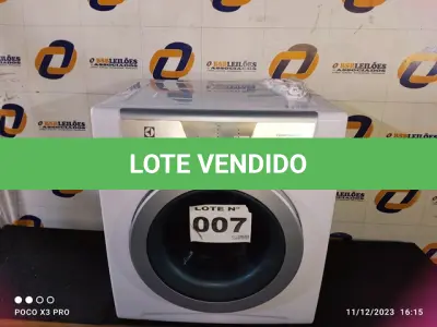 LOTE 007 - 01 - SECADORA DE ROUPAS ELECTROLUX SVP11 COMPACTA TURBO 10,5KG - 220V (NO ESTADO, NÃO SABEMOS SE FUNCIONA. LEILÃO NÃO TEM GARANTIA E NEM DEVOLUÇÃO, SUJEITO A POSSÍVEIS AVARIAS VISÍVEIS/OCULTAS E/OU AUSÊNCIA DE COMPONENTES)