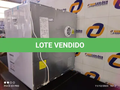 LOTE 007 - 01 - SECADORA DE ROUPAS ELECTROLUX SVP11 COMPACTA TURBO 10,5KG - 220V (NO ESTADO, NÃO SABEMOS SE FUNCIONA. LEILÃO NÃO TEM GARANTIA E NEM DEVOLUÇÃO, SUJEITO A POSSÍVEIS AVARIAS VISÍVEIS/OCULTAS E/OU AUSÊNCIA DE COMPONENTES)