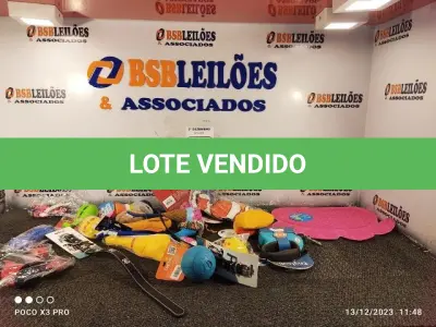 LOTE 150 - 01 LOTE COM VÁRIOS ACESSÓRIOS PARA PET’S. (NO ESTADO) ATENÇÃO! FAZER A VISITAÇÃO ANTES DE ARREMATAR, NÃO SABEMOS SE FUNCIONA. LEILÃO NÃO TEM GARANTIA E NEM DEVOLUÇÃO, SUJEITO A POSSÍVEIS AVARIAS VISÍVEIS/OCULTAS E/OU AUSÊNCIA DE COMPONENTES.