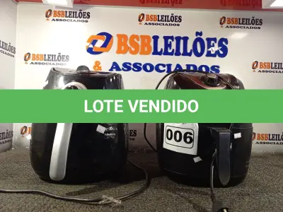 LOTE 006 - 02 FRITADEIRAS AIR FRY MARCAS E MODELOS DIVERSOS. (NO ESTADO) ATENÇÃO! FAZER A VISITAÇÃO ANTES DE ARREMATAR, NÃO SABEMOS SE FUNCIONA. LEILÃO NÃO TEM GARANTIA E NEM DEVOLUÇÃO, SUJEITO A POSSÍVEIS AVARIAS VISÍVEIS/OCULTAS E/OU AUSÊNCIA DE COMPONENTES.