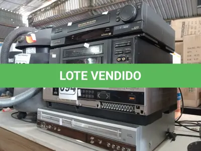 LOTE 094 - 03 VIDEOCASSETES E 01 APARELHO DE DVD MARCAS E MODELOS DIVERSOS. (NO ESTADO) ATENÇÃO! FAZER A VISITAÇÃO ANTES DE ARREMATAR, NÃO SABEMOS SE FUNCIONA. LEILÃO NÃO TEM GARANTIA E NEM DEVOLUÇÃO, SUJEITO A POSSÍVEIS AVARIAS VISÍVEIS/OCULTAS E/OU AUSÊNCIA DE COMPONENTES.