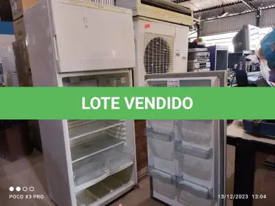LOTE 165 - 01 GELADEIRA MARCA BRASTEMP 220V. (NO ESTADO) ATENÇÃO! FAZER A VISITAÇÃO ANTES DE ARREMATAR, NÃO SABEMOS SE FUNCIONA. LEILÃO NÃO TEM GARANTIA E NEM DEVOLUÇÃO, SUJEITO A POSSÍVEIS AVARIAS VISÍVEIS/OCULTAS E/OU AUSÊNCIA DE COMPONENTES.