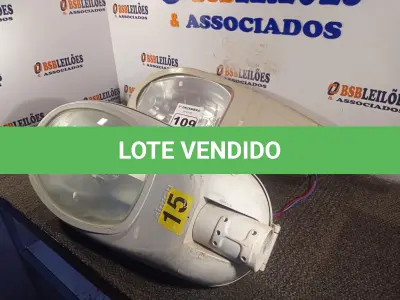 LOTE 109 - 02 LUMINÁRIAS DE PÁTIO. (NO ESTADO) ATENÇÃO! FAZER A VISITAÇÃO ANTES DE ARREMATAR, NÃO SABEMOS SE FUNCIONA. LEILÃO NÃO TEM GARANTIA E NEM DEVOLUÇÃO, SUJEITO A POSSÍVEIS AVARIAS VISÍVEIS/OCULTAS E/OU AUSÊNCIA DE COMPONENTES.