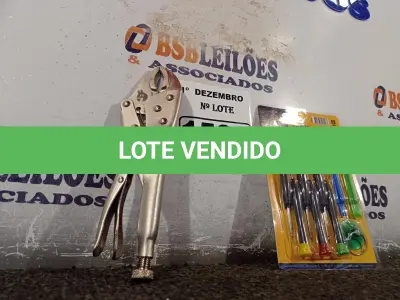 LOTE 150 - 01 ALICATE DE PRESSÃO E 01 KIT DE CHAVES DE PRECISÃO. (NO ESTADO) ATENÇÃO! FAZER A VISITAÇÃO ANTES DE ARREMATAR, NÃO SABEMOS SE FUNCIONA. LEILÃO NÃO TEM GARANTIA E NEM DEVOLUÇÃO, SUJEITO A POSSÍVEIS AVARIAS VISÍVEIS/OCULTAS E/OU AUSÊNCIA DE COMPONENTES.