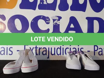 LOTE 094 - 02 – PARES DE CALÇADOS FEMININO Nº 35 (NO ESTADO, NÃO SABEMOS SE FUNCIONA. LEILÃO NÃO TEM GARANTIA E NEM DEVOLUÇÃO, SUJEITO A POSSÍVEIS AVARIAS VISÍVEIS/OCULTAS E/OU AUSÊNCIA DE COMPONENTES)