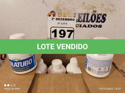 LOTE 197 - 02 CAIXAS COM COLA TUBO ST 175G COM 15 FRASCOS CADA. (NO ESTADO) ATENÇÃO! FAZER A VISITAÇÃO ANTES DE ARREMATAR, NÃO SABEMOS SE FUNCIONA. LEILÃO NÃO TEM GARANTIA E NEM DEVOLUÇÃO, SUJEITO A POSSÍVEIS AVARIAS VISÍVEIS/OCULTAS E/OU AUSÊNCIA DE COMPONENTES.