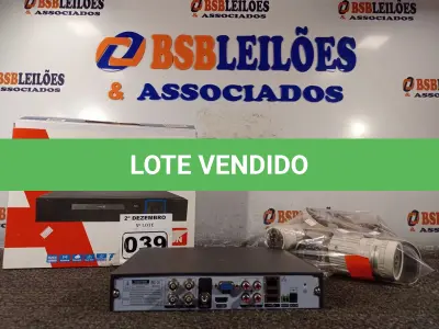 LOTE 039 - 01 DVR E 03 CÂMERAS DE SEGURANÇA. (NO ESTADO) ATENÇÃO! FAZER A VISITAÇÃO ANTES DE ARREMATAR, NÃO SABEMOS SE FUNCIONA. LEILÃO NÃO TEM GARANTIA E NEM DEVOLUÇÃO, SUJEITO A POSSÍVEIS AVARIAS VISÍVEIS/OCULTAS E/OU AUSÊNCIA DE COMPONENTES.