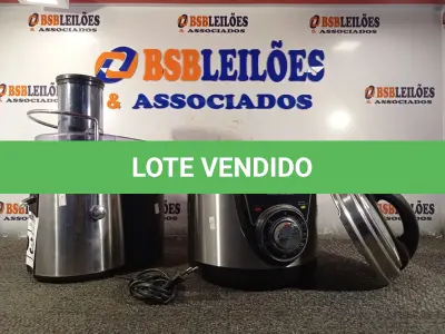 LOTE 031 - 01 PANELA ELÉTRICA DE FAZER ARROZ E 01 EXTRATOR DE SUCOS. (NO ESTADO) ATENÇÃO! FAZER A VISITAÇÃO ANTES DE ARREMATAR, NÃO SABEMOS SE FUNCIONA. LEILÃO NÃO TEM GARANTIA E NEM DEVOLUÇÃO, SUJEITO A POSSÍVEIS AVARIAS VISÍVEIS/OCULTAS E/OU AUSÊNCIA DE COMPONENTES.