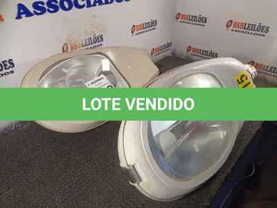 LOTE 109 - 02 LUMINÁRIAS DE PÁTIO. (NO ESTADO) ATENÇÃO! FAZER A VISITAÇÃO ANTES DE ARREMATAR, NÃO SABEMOS SE FUNCIONA. LEILÃO NÃO TEM GARANTIA E NEM DEVOLUÇÃO, SUJEITO A POSSÍVEIS AVARIAS VISÍVEIS/OCULTAS E/OU AUSÊNCIA DE COMPONENTES.