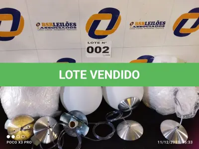LOTE 002 - 04 – LUMINÁRIAS (NO ESTADO, NÃO SABEMOS SE FUNCIONA. LEILÃO NÃO TEM GARANTIA E NEM DEVOLUÇÃO, SUJEITO A POSSÍVEIS AVARIAS VISÍVEIS/OCULTAS E/OU AUSÊNCIA DE COMPONENTES)