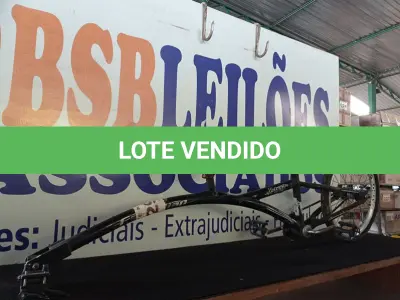 LOTE 029 - 01 - REBOQUE BICICLETA CANADIAN X TRAIL QUADRO DE ALUMÍNIO (NO ESTADO, NÃO SABEMOS SE FUNCIONA. LEILÃO NÃO TEM GARANTIA E NEM DEVOLUÇÃO, SUJEITO A POSSÍVEIS AVARIAS VISÍVEIS/OCULTAS E/OU AUSÊNCIA DE COMPONENTES)