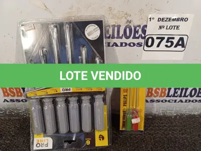 LOTE 075 - 02 KIT’S DE CHAVES FENDA/PHILIPS 06/02 PEÇAS. (NO ESTADO) ATENÇÃO! FAZER A VISITAÇÃO ANTES DE ARREMATAR, NÃO SABEMOS SE FUNCIONA. LEILÃO NÃO TEM GARANTIA E NEM DEVOLUÇÃO, SUJEITO A POSSÍVEIS AVARIAS VISÍVEIS/OCULTAS E/OU AUSÊNCIA DE COMPONENTES.